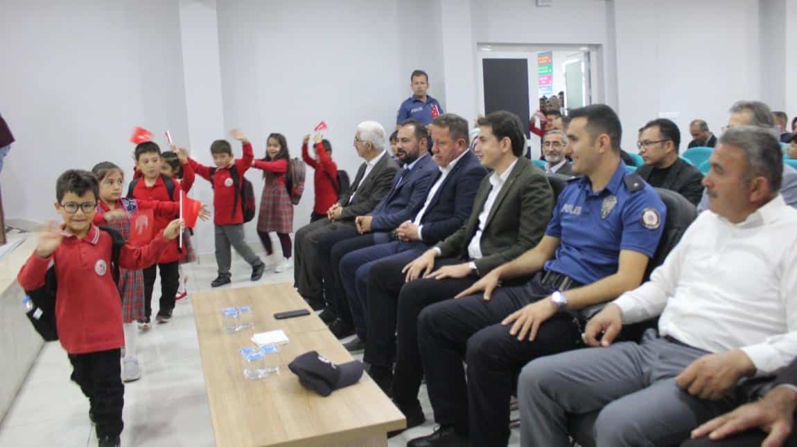 Gazipaşa İlkokulu İlköğretim Haftasını Kutladı